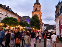 Altstadtfest 2024: Besucherinnen und Besucher in der Katholisch-Kirch-Straße