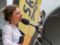 Altstadtfest 2024: Songpoetinnen im Innenhof der Stadtgalerie