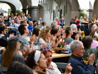 Impressionen vom Altstadtfest-Samstag, 13. Juli 2024: SongpoetInnentreffen im Innenhof der Stadtgalerie