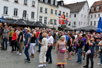 Eine Menge Menschen bei einem Auftritt auf dem St. Johanner Makt